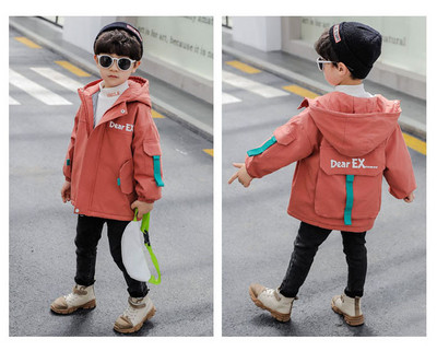 Kapuutsiga ja tagataskuga laste jope poistele