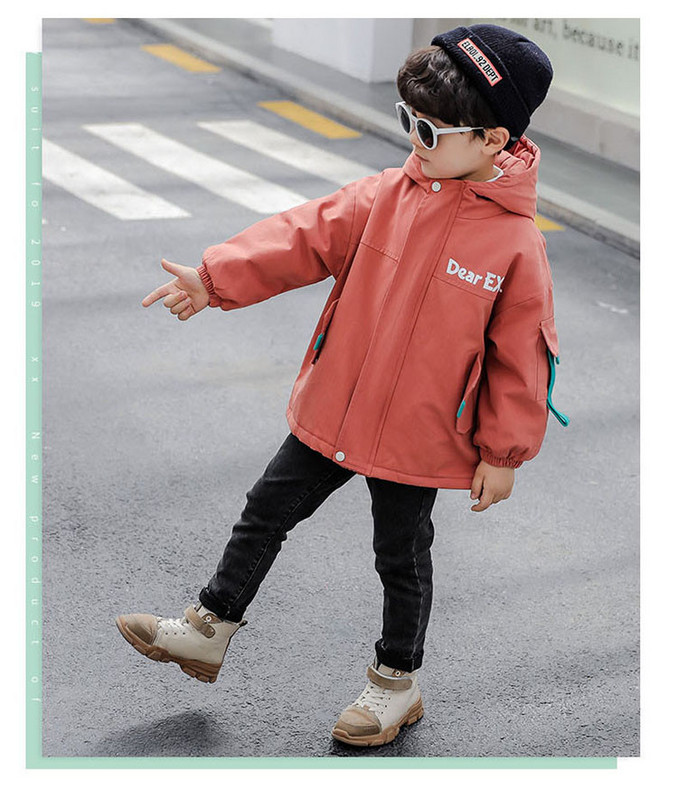 Kapuutsiga ja tagataskuga laste jope poistele