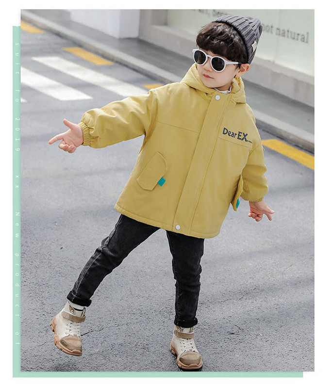 Kapuutsiga ja tagataskuga laste jope poistele