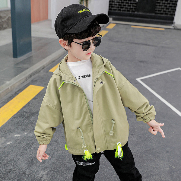 Παιδικό μοντέρνο μπουφάν με κουκούλα και κορδόνια κατάλληλο για αγόρια