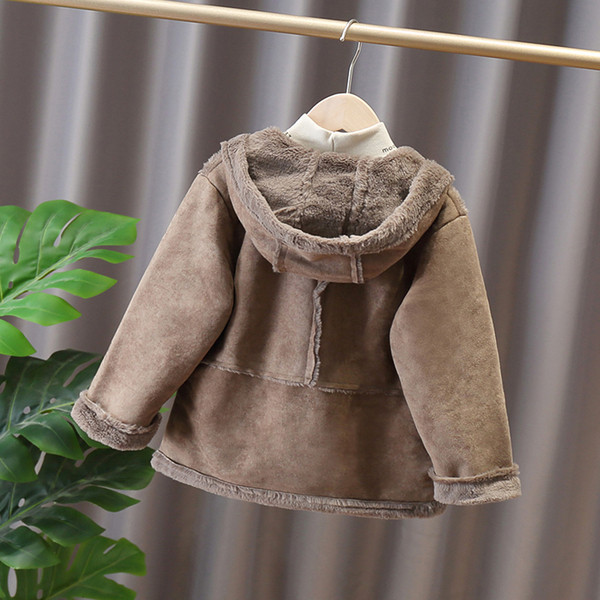 Μοντέρνο παιδικό μπουφάν με ζεστή επένδυση - για αγόρια