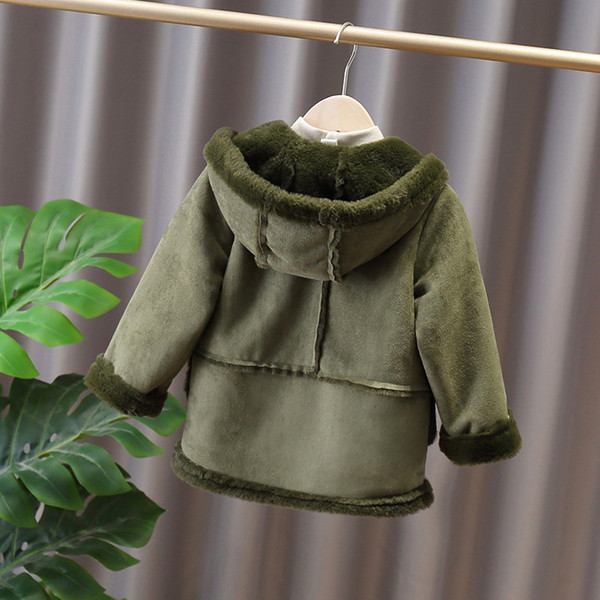 Μοντέρνο παιδικό μπουφάν με ζεστή επένδυση - για αγόρια