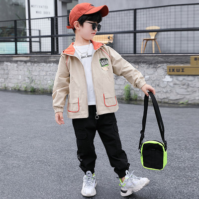 Poistele sobiv kapuutsiga ja lukuga laste vabaaja jope