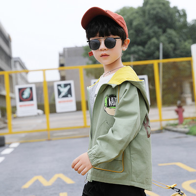 Poistele sobiv kapuutsiga ja lukuga laste vabaaja jope