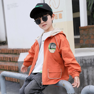 Poistele sobiv kapuutsiga ja lukuga laste vabaaja jope