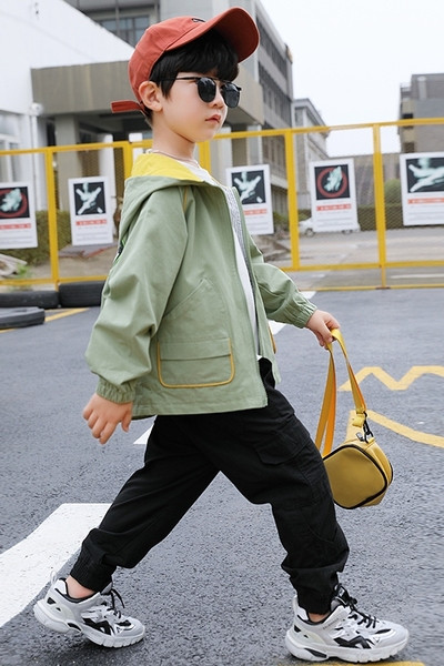 Poistele sobiv kapuutsiga ja lukuga laste vabaaja jope