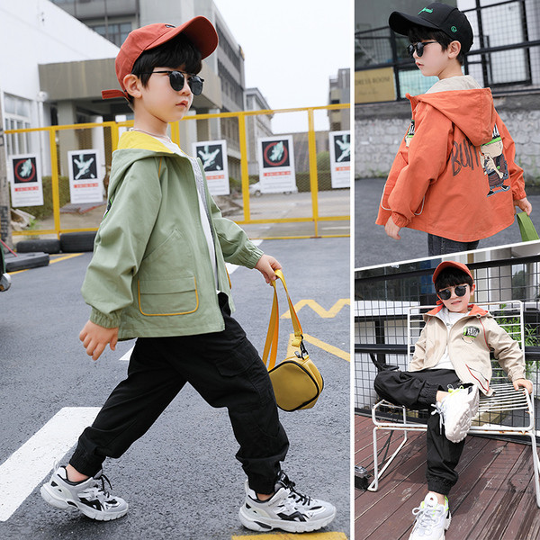 Poistele sobiv kapuutsiga ja lukuga laste vabaaja jope