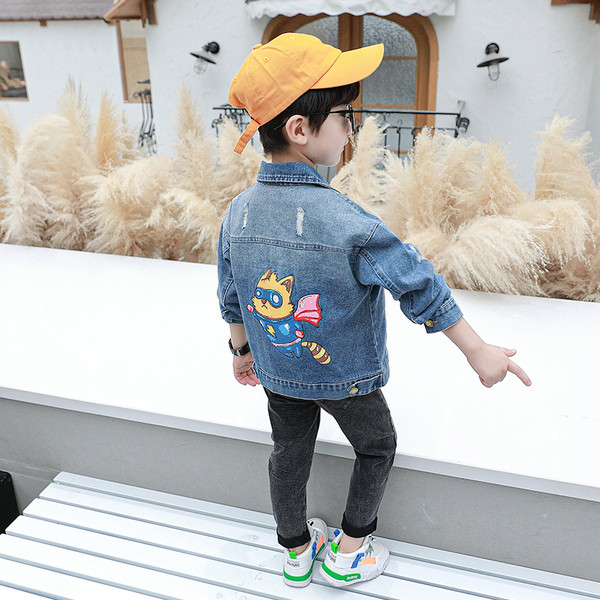 Uut mudelit sinist aplikatsiooniga laste jope poistele