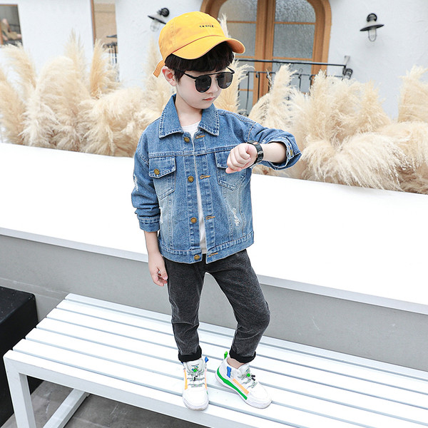 Uut mudelit sinist aplikatsiooniga laste jope poistele