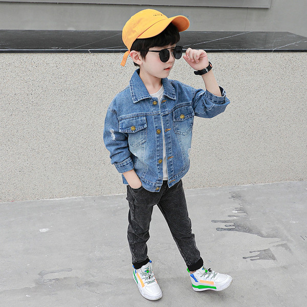 Uut mudelit sinist aplikatsiooniga laste jope poistele