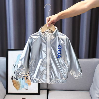 Moderna dječja jakna s patentnim zatvaračem i natpisom za dječake