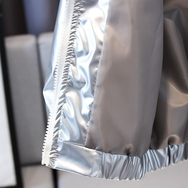 Moderna dječja jakna s patentnim zatvaračem i natpisom za dječake