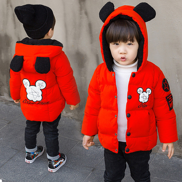 Moodne laste talvejope 3D elemendiga kapuutsil