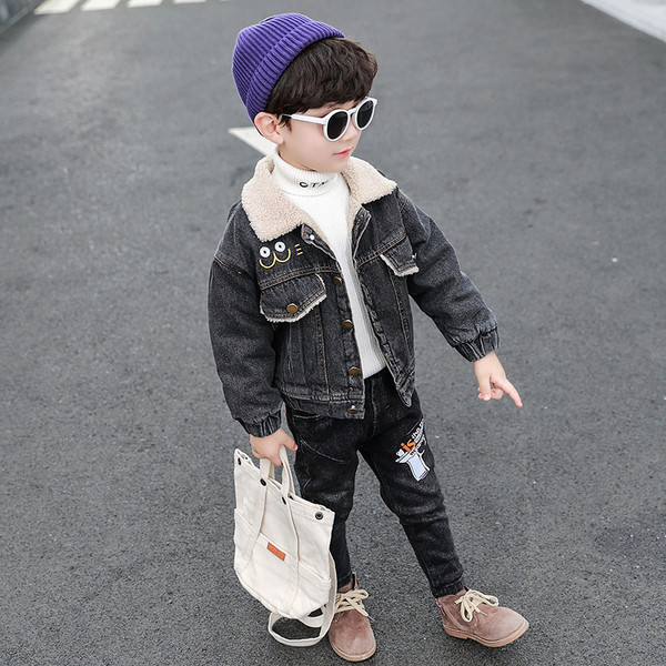 Denim dječja jakna za dječake s mekom podstavom i natpisom u boji