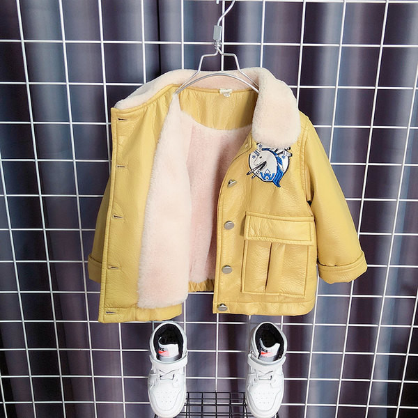 Παιδικό δερμάτινο μπουφάν με κουμπιά και απλικέ για αγόρια