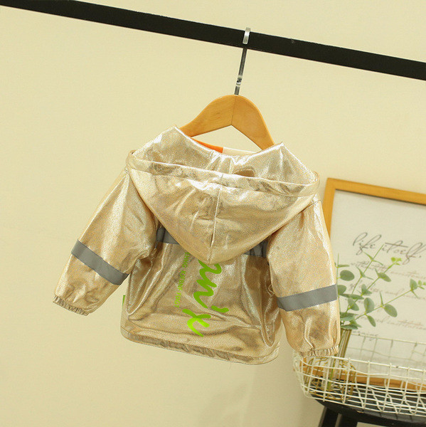 Dječja jakna za dječake s kapuljačom i sjajnim efektom