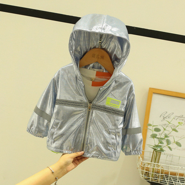 Dječja jakna za dječake s kapuljačom i sjajnim efektom