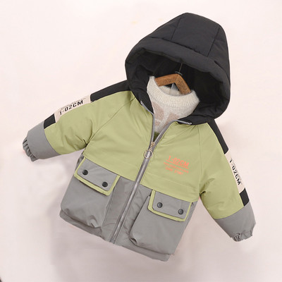 Χειμερινό παιδικό μπουφάν για αγόρια με χρωματιστές τσέπες