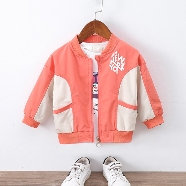 Poistele mõeldud kevadine kirjadega lastejope