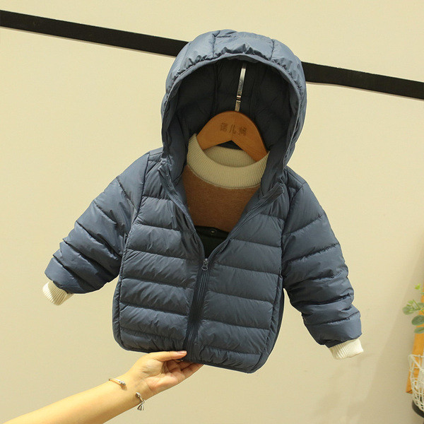 Običan model dječje jakne s kapuljačom - za dječaka i djevojčicu