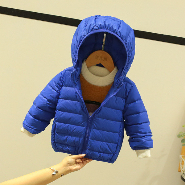 Običan model dječje jakne s kapuljačom - za dječaka i djevojčicu