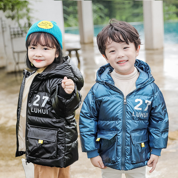 Poistele ja tüdrukutele sobiv laste jope kapuutsiga ja lukuga