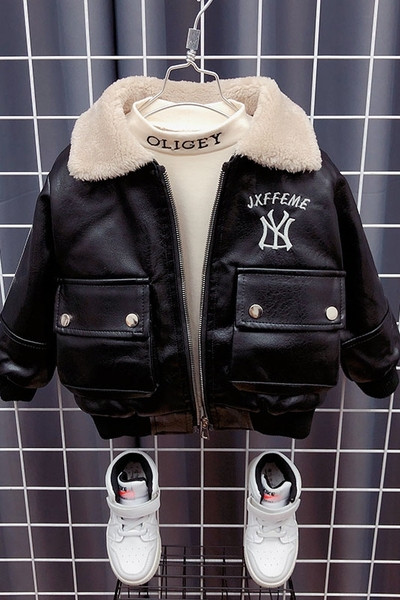 Moderna dječja kožna jakna s vezom i paperjem