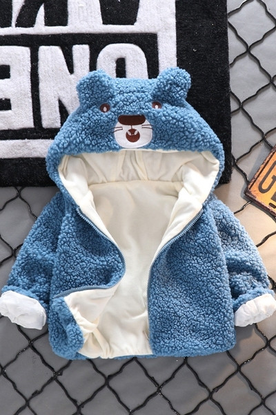 Tikandi ja kapuutsiga laste sulejope poistele