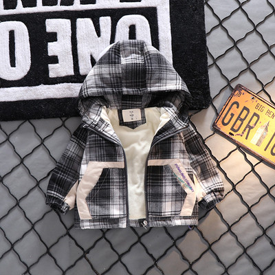 Μοντέρνο παιδικό μπουφάν με επιγραφές για αγόρια