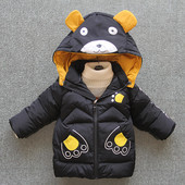 Moodne aplikatsiooniga ja kapuutsil 3D-elemendiga laste jope poistele