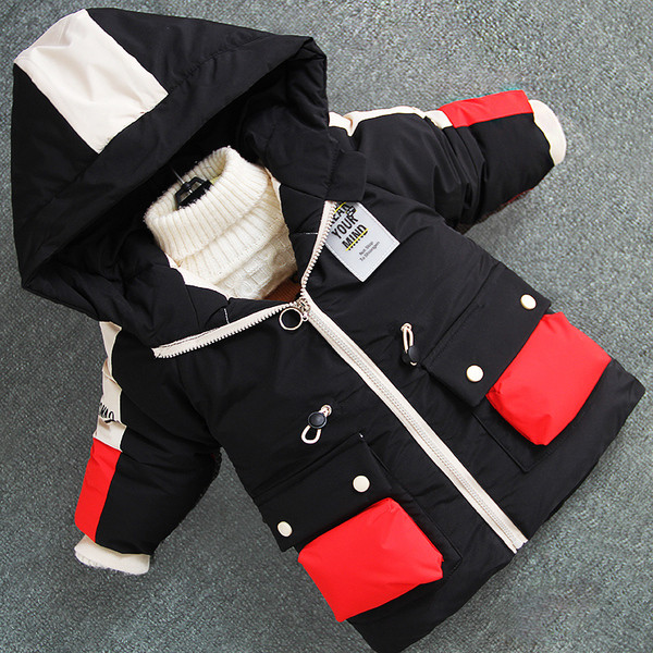 Детско зимно яке за момчета  с качулка и джобове 