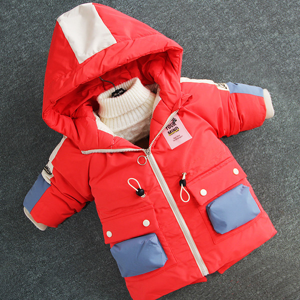 Детско зимно яке за момчета  с качулка и джобове 