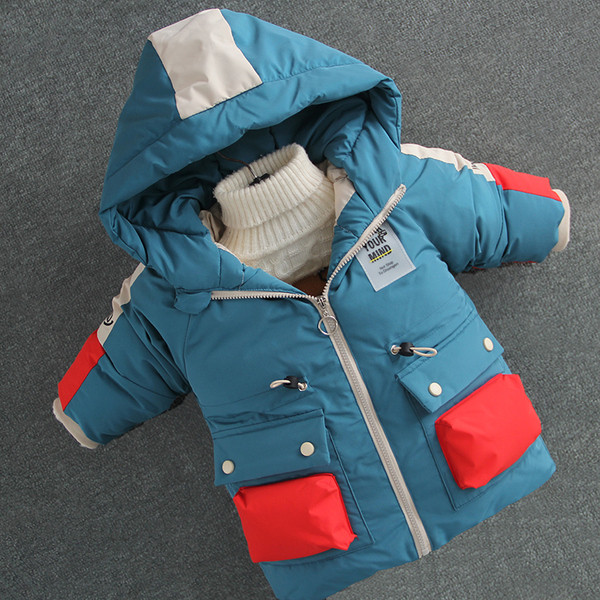 Детско зимно яке за момчета  с качулка и джобове 