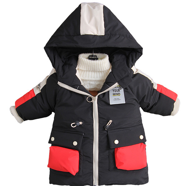 Детско зимно яке за момчета  с качулка и джобове 