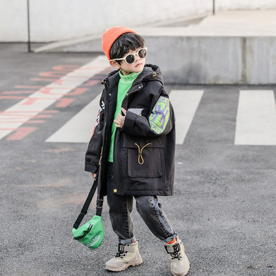 Kapuutsiga ja pealdisega laste vabaaja jope poistele