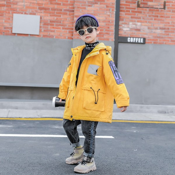 Kapuutsiga ja pealdisega laste vabaaja jope poistele