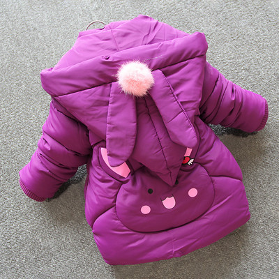Stílusos gyerek téli kabát 3D elemmel a kapucniján