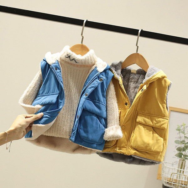 Παιδικό γιλέκο για αγόρια με μαλακή επένδυση και τρισδιάστατο στοιχείο