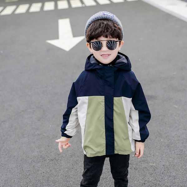 Παιδικό χειμερινό μπουφάν για αγόρια με κουκούλα και μαλακή επένδιση