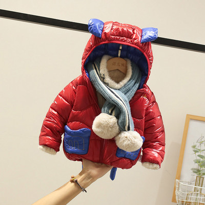 3D elemendi ja pealdisega laste jope poistele