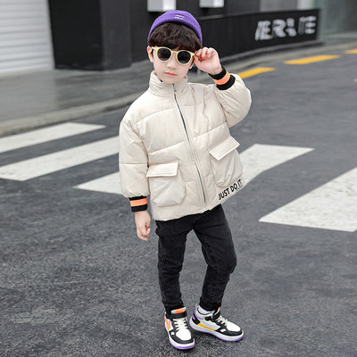 Νέο μοντέλο παιδικό μπουφάν για αγόρι με ψηλό κολάρο και επιγραφή στην πλάτη