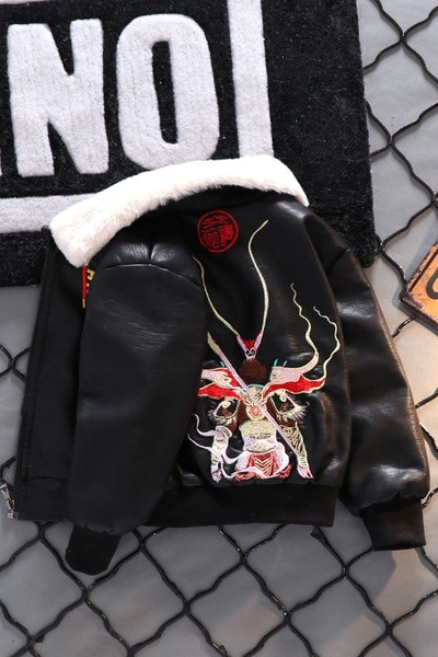 Laste tikandi ja lukuga nahktagi poistele