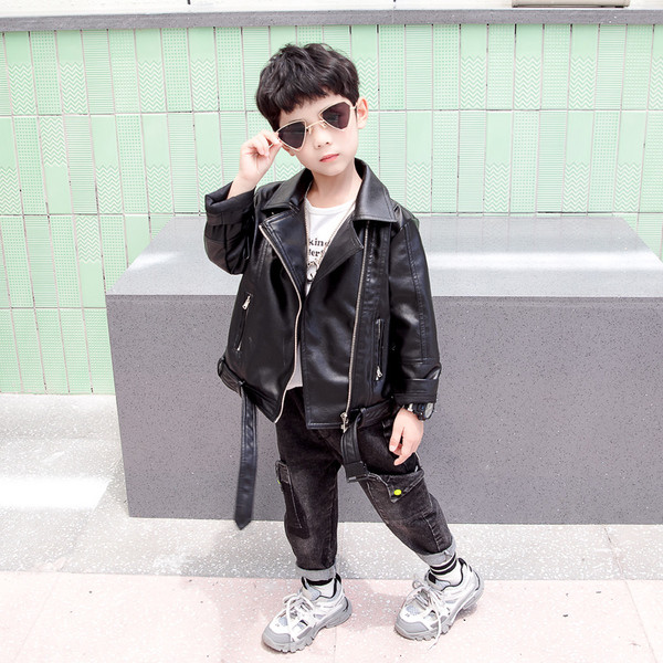 Moderna dječja jakna za dječake od eko kože sa remenom