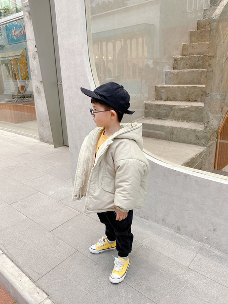 Kapuutsi ja nööpidega laste jope poistele - pehme vooder