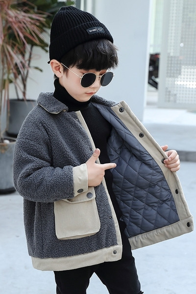 Καθημερινό παιδικό μπουφάν με τσέπες και κουμπιά κατάλληλο για αγόρια