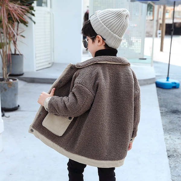 Καθημερινό παιδικό μπουφάν με τσέπες και κουμπιά κατάλληλο για αγόρια