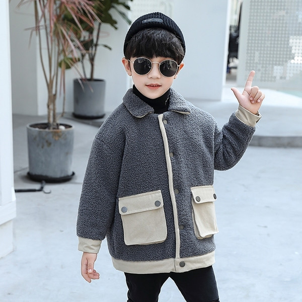 Καθημερινό παιδικό μπουφάν με τσέπες και κουμπιά κατάλληλο για αγόρια