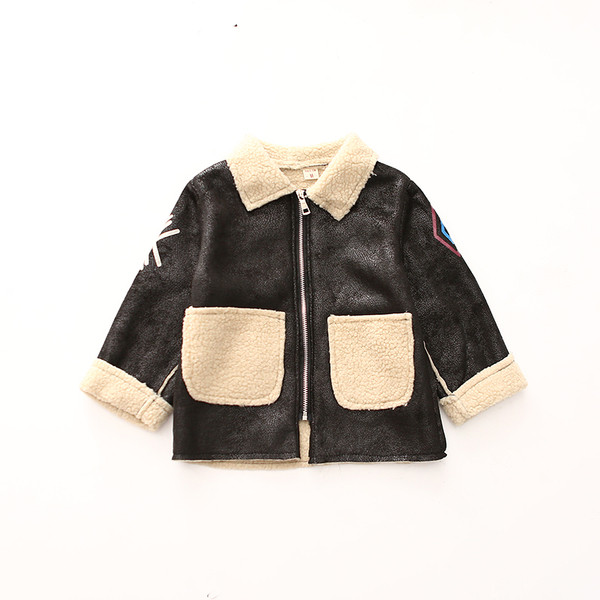 Έκο δερμάτινο μπουφάν νέο μοντέλο για αγόρια με επιγραφές σε μαύρο χρώμα