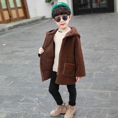 Poistele sobiv lukuga ja värvilise aplikatsiooniga laste vabaajamantel