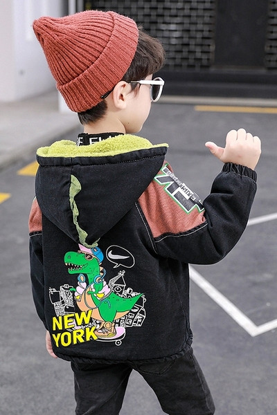 Dječja ležerna jakna s kapuljačom i šarenom aplikacijom - primjerena za dječake